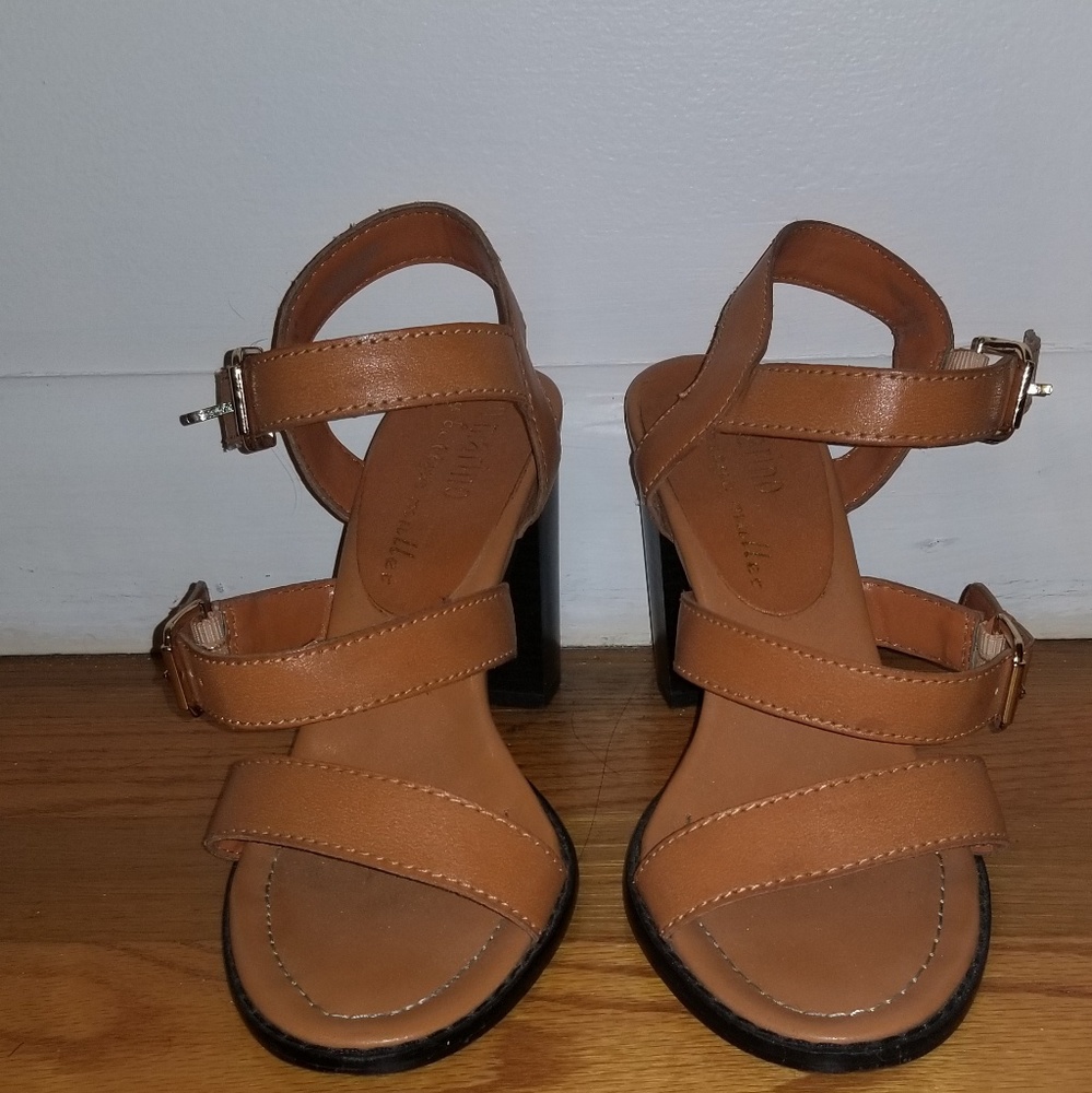 Tan block heels - Picture 3 of 4